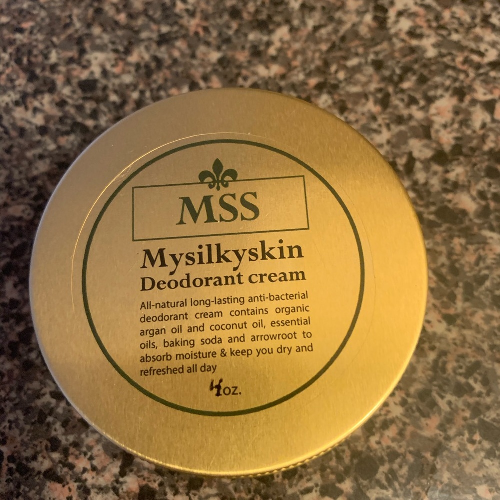 Natural deodorant cream with organic ingredients